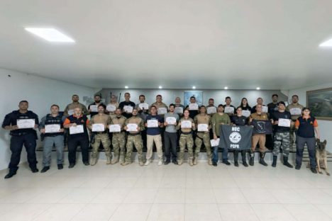 Imagem referente a Policiais apuram técnicas sobre cães farejadores em evento da Polícia Penal