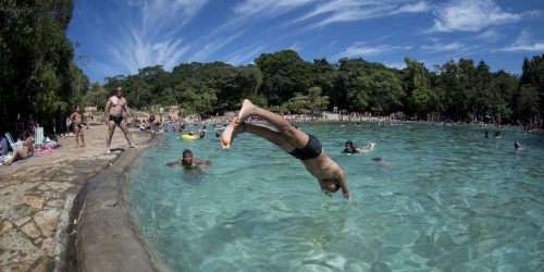 Imagem referente a Piscina de água mineral reabre a público de Brasília nesta terça-feira