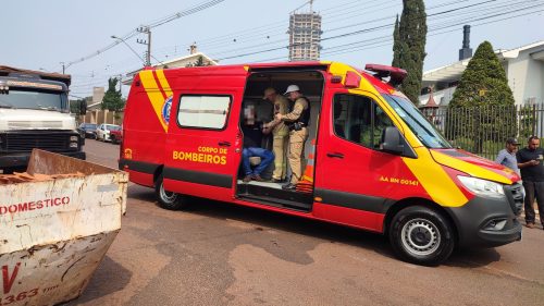 Imagem referente a Caminhão atinge Montana e homem fica ferido no Centro