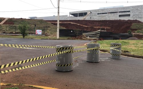 Imagem referente a Com avanço das obras, trecho da Rua Jacarezinho ficará bloqueado nesta terça-feira (24)