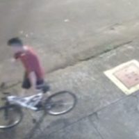 Imagem referente a Câmera registra furto de bicicleta em prédio no Cancelli