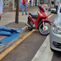 Imagem referente a Engavetamento entre duas motos e um carro deixa mulher ferida no Centro