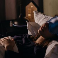 Imagem referente a Mito ou Verdade: Mulheres Precisam Dormir Mais do Que Homens? Médico Explica