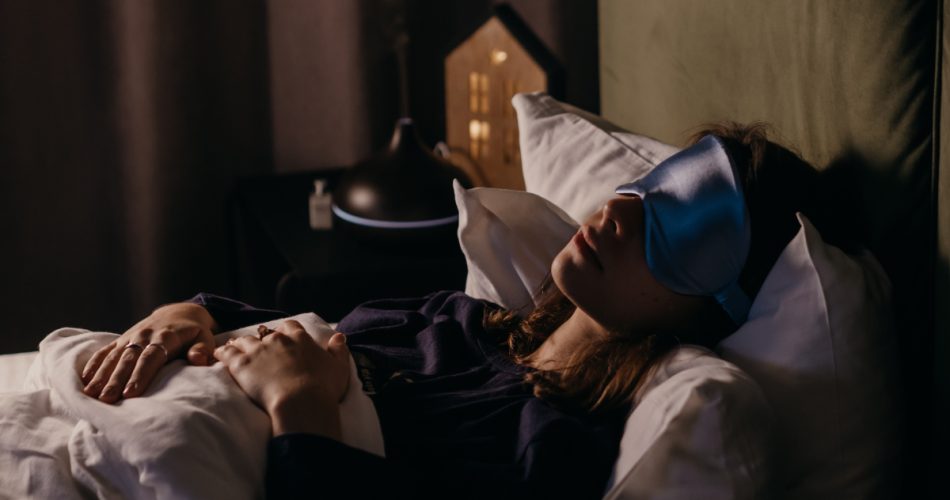 Mito ou Verdade: Mulheres Precisam Dormir Mais do Que Homens? Médico Explica