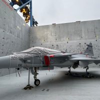 Imagem referente a Mais uma aeronave de caça F-39 Gripen chega ao Brasil para reforçar a frota da FAB