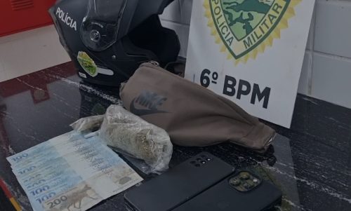 Imagem referente a Homem é detido com maconha e dinheiro após tentar fugir de abordagem policial