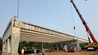 Operação de lançamento de vigas em viadutos da BR-469 em Foz do Iguaçu é expandida