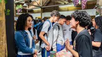 Feira mostra a alunos do ensino fundamental os benefícios da educação profissional