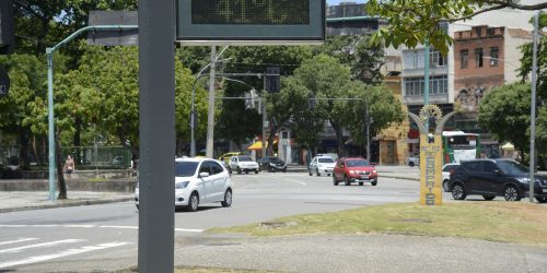 Imagem referente a Inmet alerta laranja para onda de calor em 10 estados e no DF