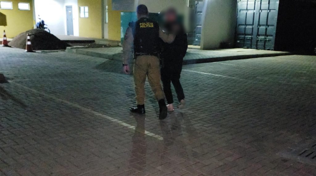 “Esta família é muito unida e também muito ouriçada”: Homem é preso após discutir com pai e a irmã