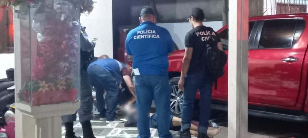 Após invadir residência, ladrão armado é morto pelo dono do imóvel