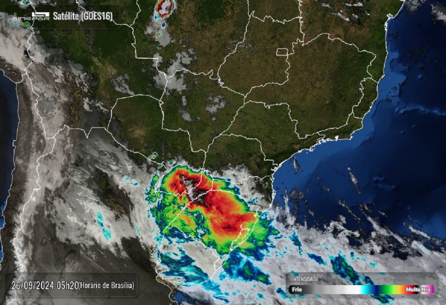 Pancadas de chuva e clima abafado marcam a quinta-feira em Cascavel