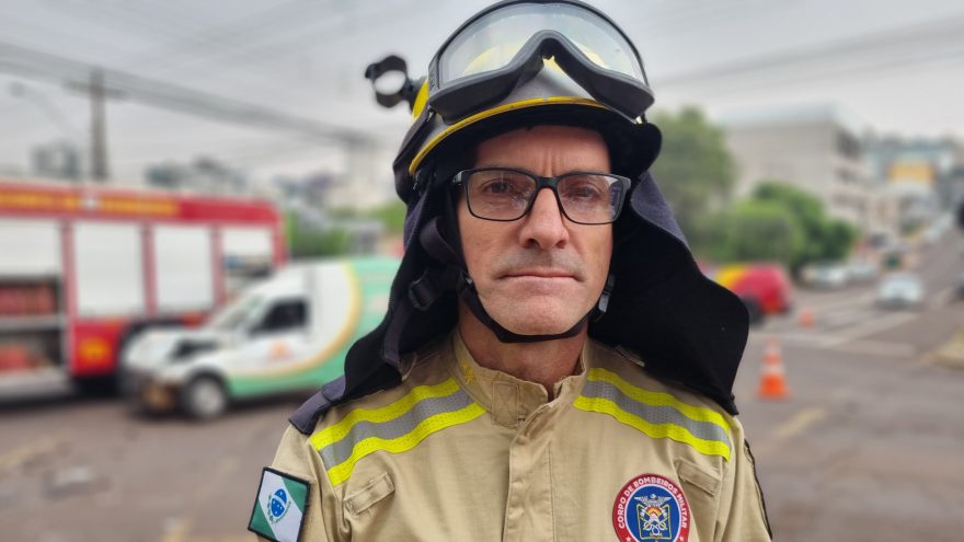 Bombeiros visualizaram capotamento que ocorreu ao lado do Quartel Central