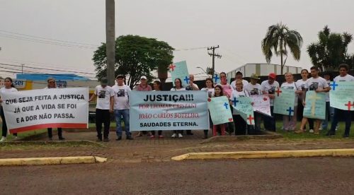 Imagem referente a Familiares pedem justiça por Leomar Cristani e João Carlos Botelho, mortos no Santa Felicidade