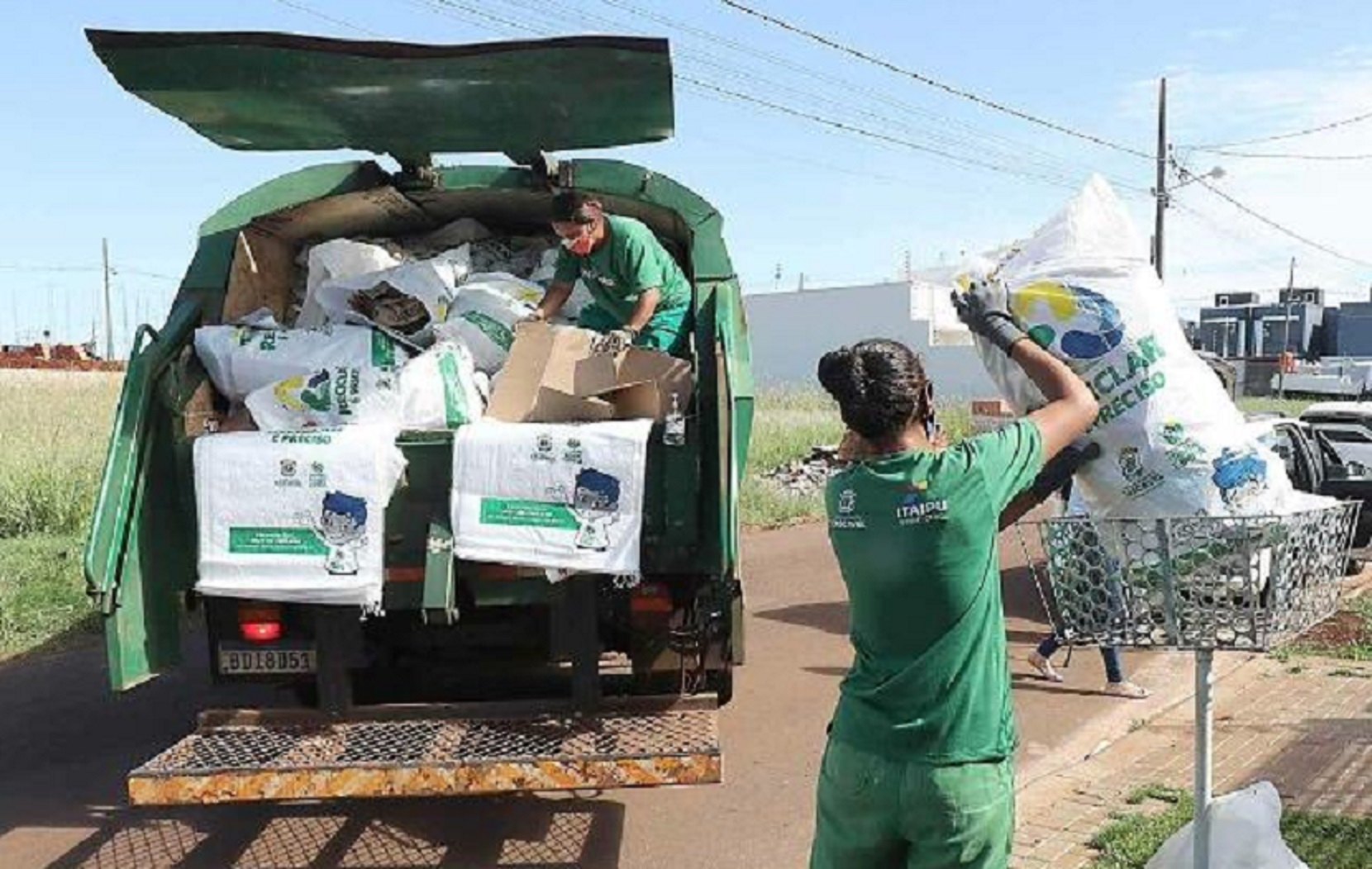 Cascavel deverá anular licitação para conceder serviços de limpeza e coleta de lixo Imagem referente a Cascavel deverá anular licitação para conceder serviços de limpeza e coleta de lixo