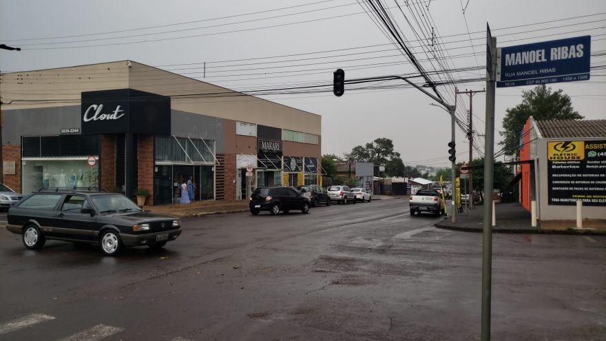 Vários semáforos estão inoperantes após fortes chuvas em Cascavel