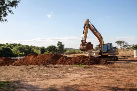 Imagem referente a Justiça de Cascavel embarga obras e proíbe venda de terrenos em loteamento clandestino