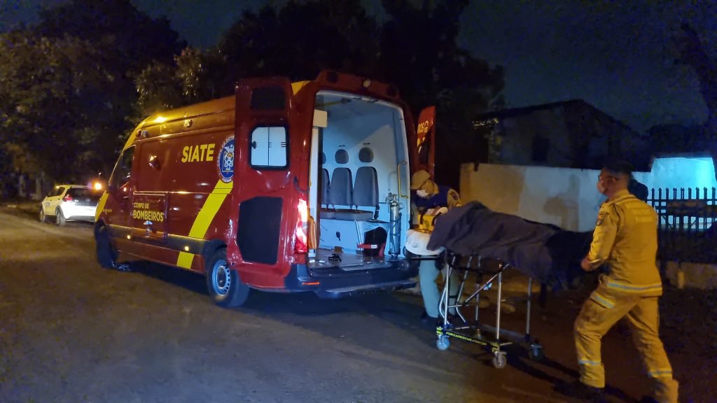 Homem fere a cabeça após cair dentro de casa no 14 de Novembro