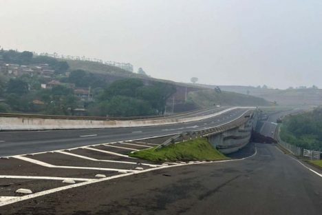 Imagem referente a PR-445 está interditada em Irerê após danos causados pela chuva em viaduto