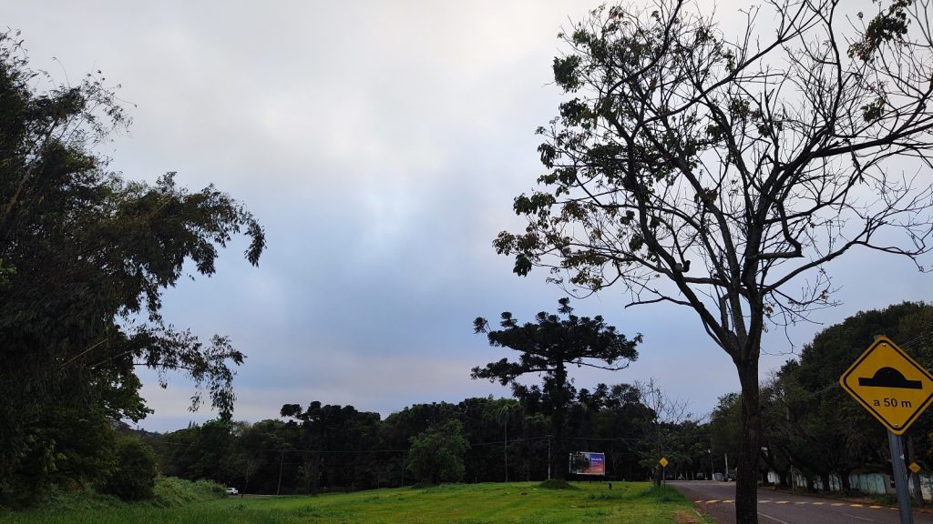Sexta-feira nublada com temperatura máxima de 23°C em Cascavel
