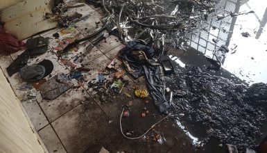 Imagem referente a Bombeiros trabalham rápido e impedem que casa seja consumida por incêndio