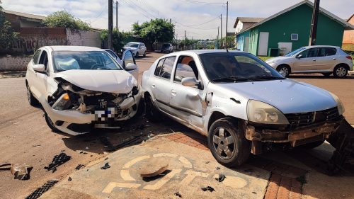 Imagem referente a Sem sinalização adequada, acidente entre Argo e Clio é registrado no Interlagos