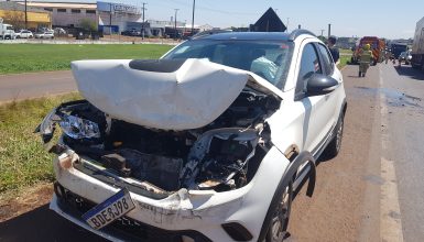 Imagem referente a Motorista fica ferido após forte colisão entre carros na BR-369