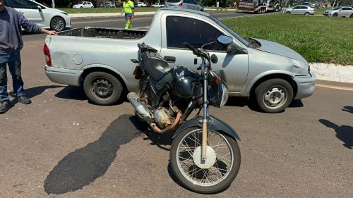 Imagem referente a Carro e moto se envolvem em colisão no Trevo da Portal e motociclista fica ferido