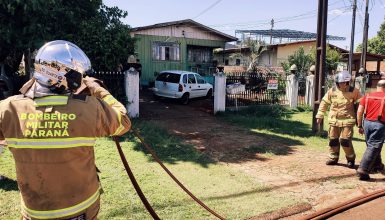 Imagem referente a Incêndio em veículo Corsa mobiliza Corpo de Bombeiros na Rua Noel Rosa