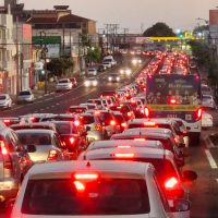 Imagem referente a Internauta registra movimento intenso na Avenida Carlos Gomes