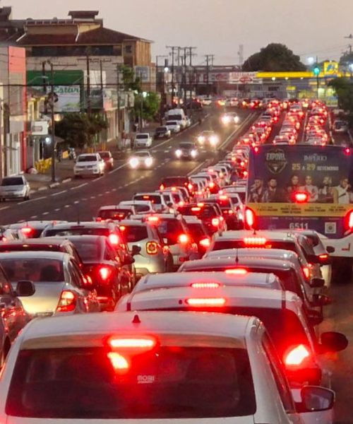 Imagem referente a Internauta registra movimento intenso na Avenida Carlos Gomes