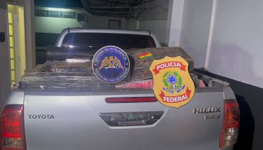 Imagem referente a Homem é preso com Hilux furtada e uma tonelada de maconha no Santos Dumont