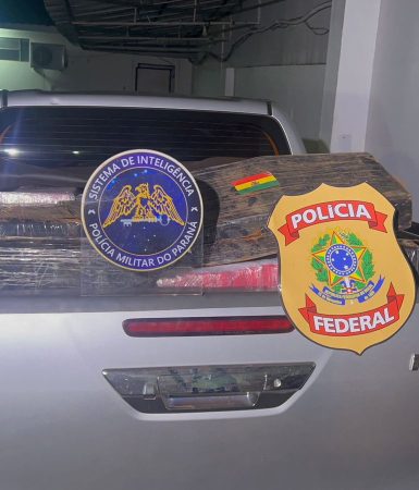 Imagem referente a Homem é preso com Hilux furtada e uma tonelada de maconha no Santos Dumont