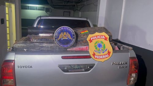 Imagem referente a Homem é preso com Hilux furtada e uma tonelada de maconha no Santos Dumont