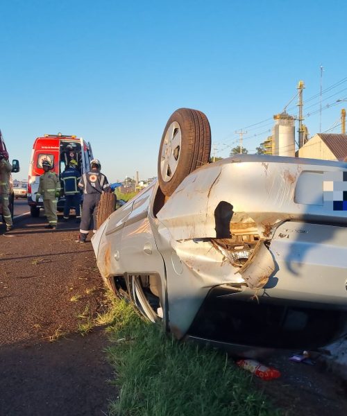 Imagem referente a Mãe e filha são ejetadas em grave capotamento na BR-277, em Cascavel