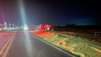 Imagem referente a Três homens ficam feridos após acidente na PR-495, em Pato Bragado