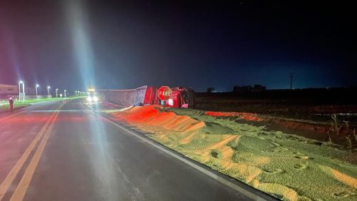 Imagem referente a Três homens ficam feridos após acidente na PR-495, em Pato Bragado