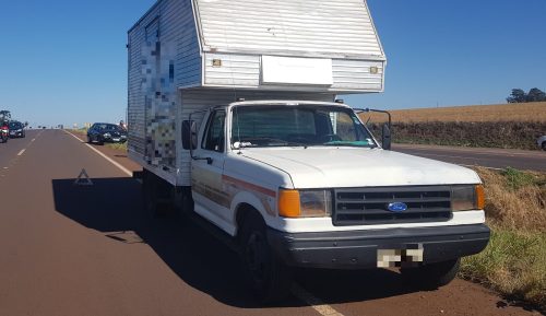 Imagem referente a Colisão entre Santana e caminhão é registrada na BR-467, em Cascavel