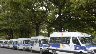 Rio inclui vans no serviço de transporte gratuito para eleições 2024