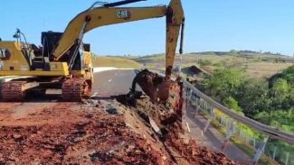 Viaduto interditado na PR-445 pode ter uma das marginais liberadas neste sábado (28)