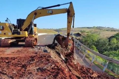 Imagem referente a Viaduto interditado na PR-445 tem uma das marginais liberadas