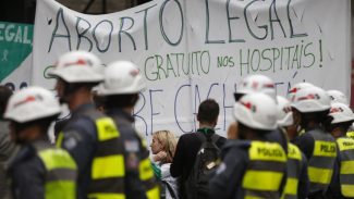 Mulheres fazem ato no Masp no Dia de Luta pela Legalização do Aborto