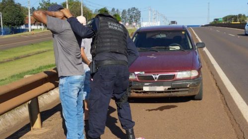 Imagem referente a GM prende três indivíduos e recupera carro furtado