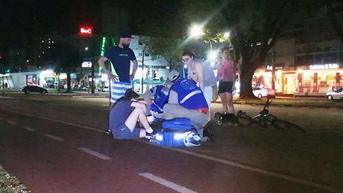 Imagem referente a Ciclista fica ferido ao sofrer queda na Avenida Brasil