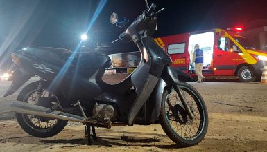 Imagem referente a Motociclista fica ferido ao escorregar veículo em trecho de reforma da Avenida Carlos Gomes