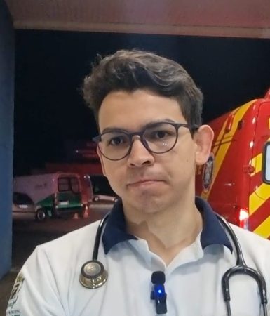 Imagem referente a Traumatismo craniano: médico diz que estado de saúde de homem que caiu de cima do poste é delicado