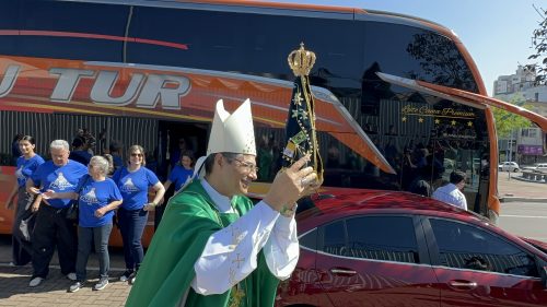 Imagem referente a Imagem de Nossa Senhora Aparecida chega a Cascavel; Recepção é calorosa!