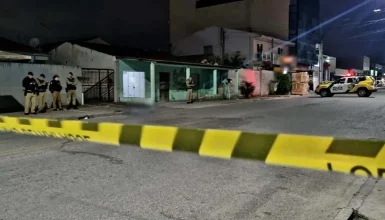 Imagem referente a Moradores encontram homem morto com ferimento na cabeça em frente a tabacaria