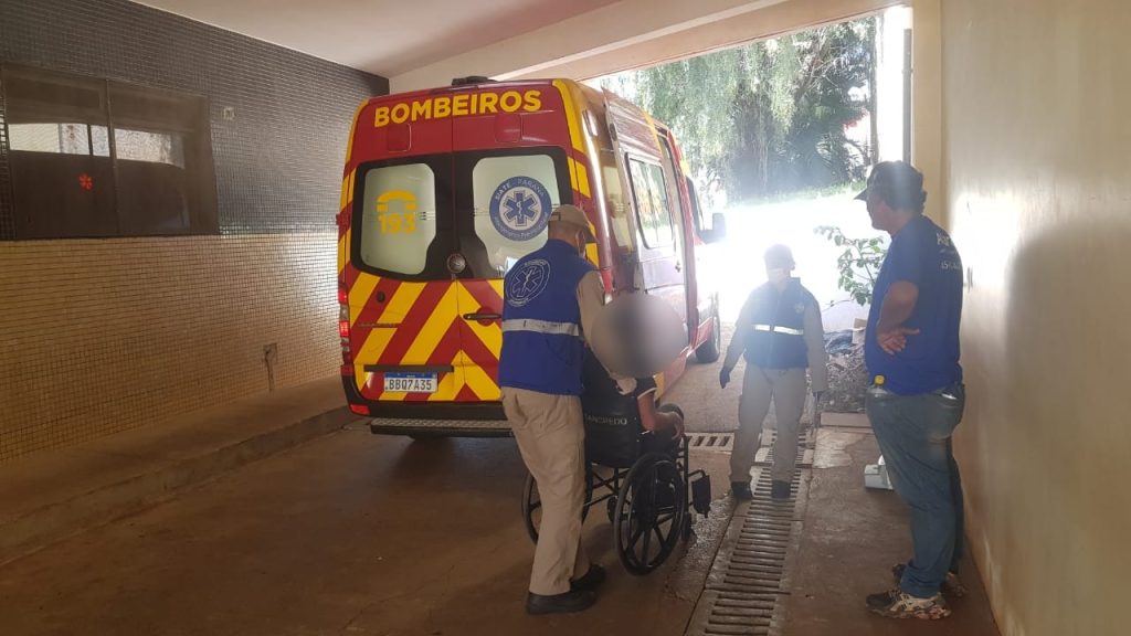 Homem de 47 anos fica ferido após sofrer queda no Bairro Santa Cruz