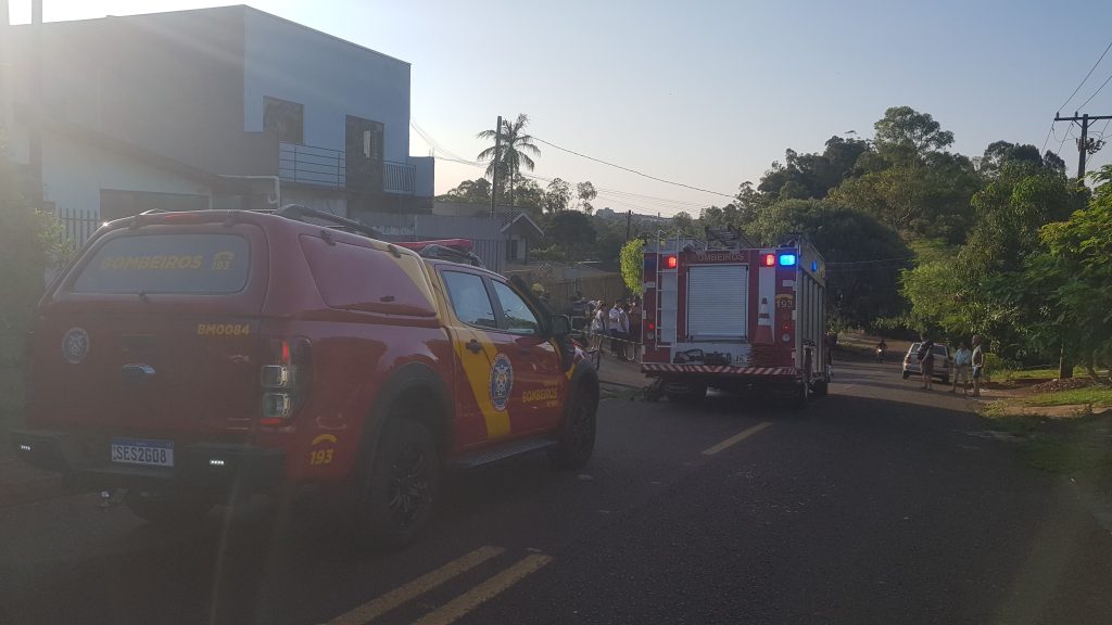 Carregador de celular provoca incêndio em imóvel no Bairro Santa Felicidade